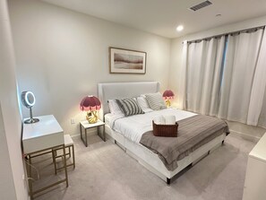 2 bedrooms, iron/ironing board, WiFi