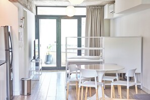 Studio (B) | In-room safe, blackout drapes, soundproofing, iron/ironing board - BabelUP (Buenos Aires)