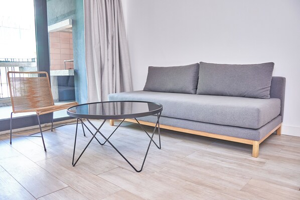 Stüdyo (A) | Oturma alanı | Kablolu TV kanalları bulunan 40 inç akıllı televizyon 