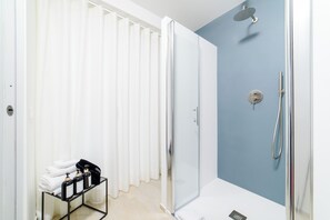 Standard Double Room | Blackout drapes, soundproofing, free WiFi - Shamika Luxury Rooms (Montecorvino Pugliano)