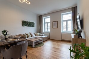 Deluxe Apartment, City View | Living area - Schönbrunn City Apartment is calling (Vienna)