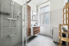 Superior Apartment | Bathroom