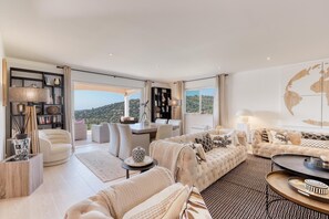 TV - Villa Alouette, Sea view, swimming pool, air conditioning (Cavalaire-sur-Mer)