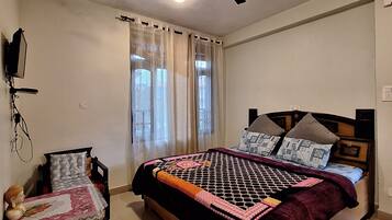 Comfort Room | Laptop workspace, free WiFi