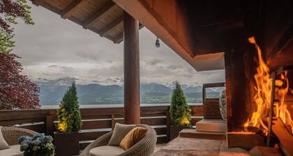 Lakeside Chalet with Panorama View