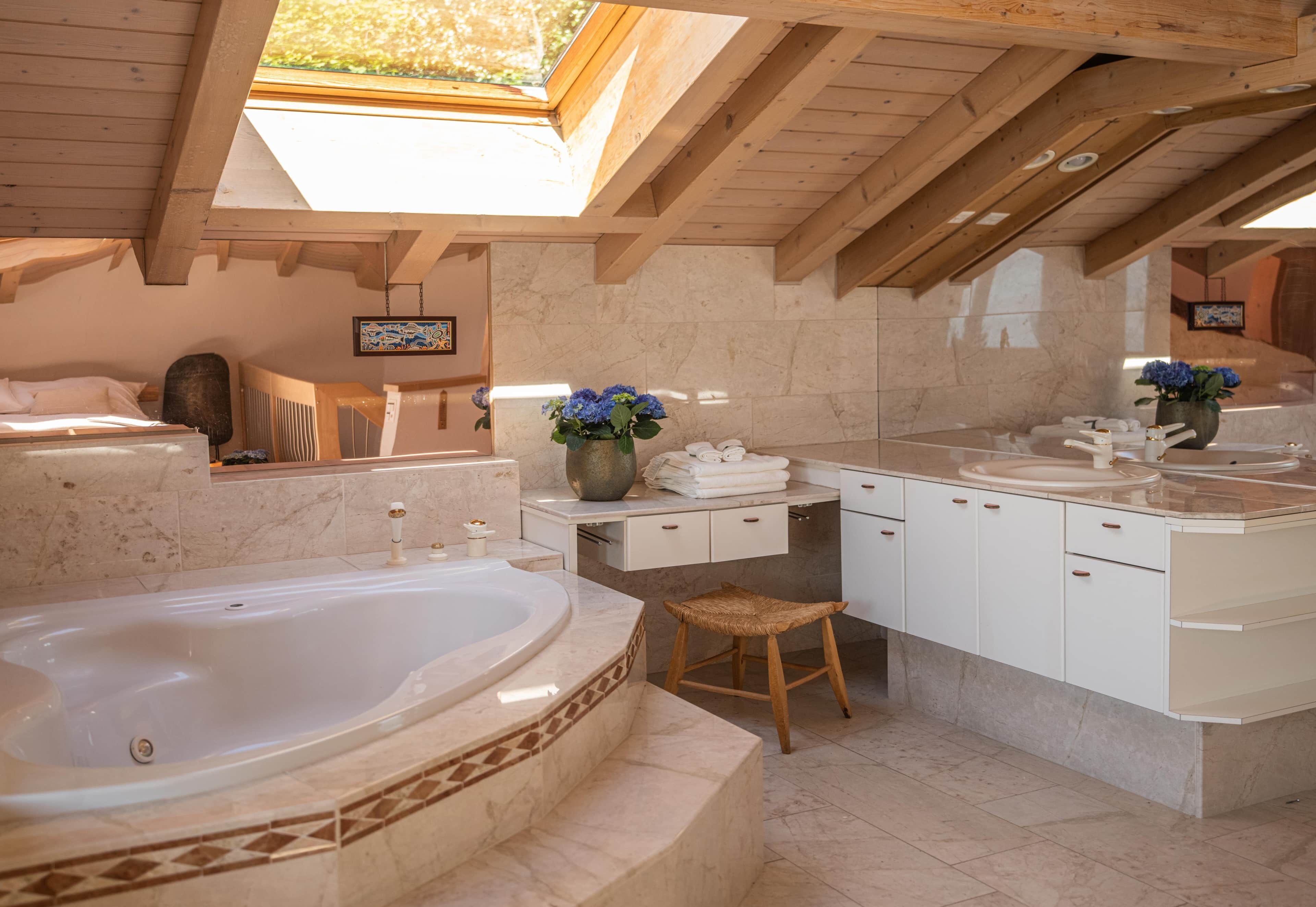 Sèche-cheveux, serviettes fournies