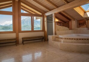 Sèche-cheveux, serviettes fournies