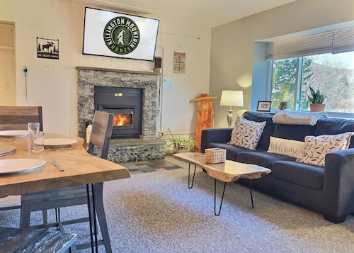 MightyMoose- Pool, Hot tub, Sauna, Gym, Near Resort