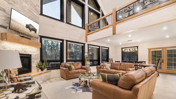 Smart TV, fireplace - Midnight Pines Lodge+HotTub+Cent AC+20mYellowstone (Island Park)