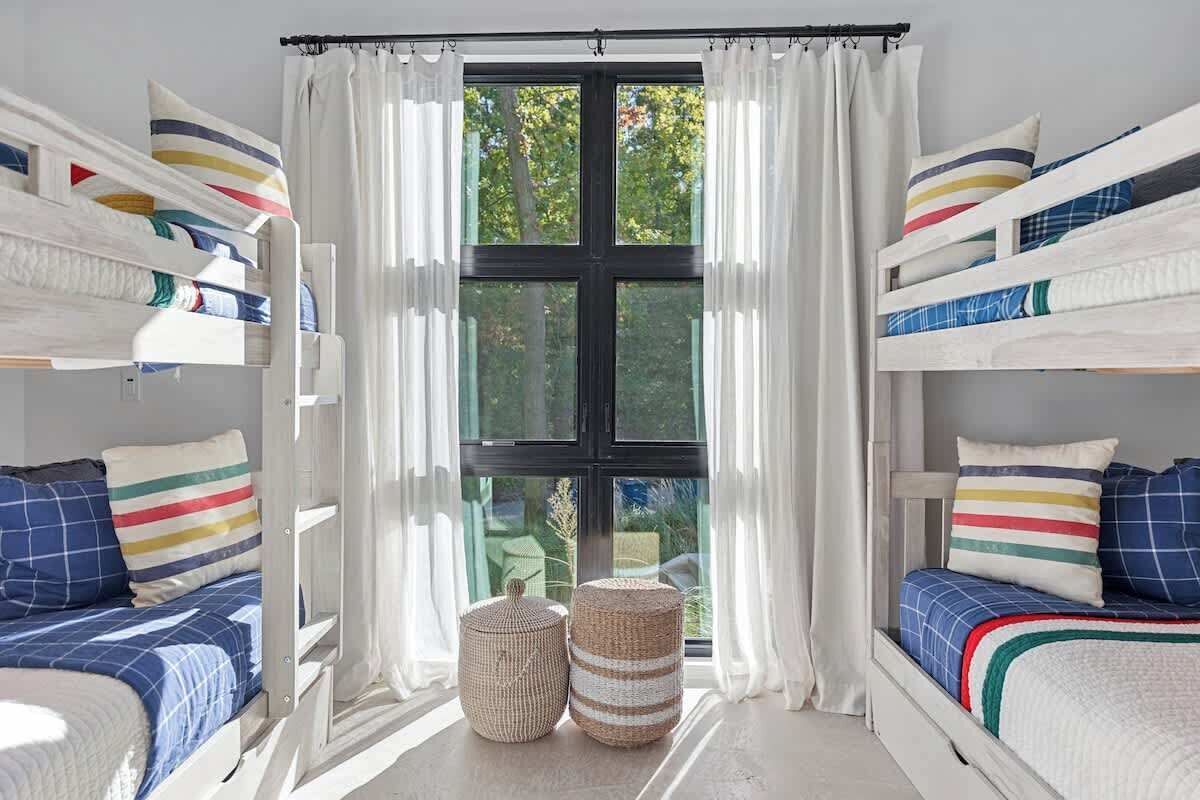 6 makuuhuonetta, työpöytä, silitysrauta/-lauta, Wi-Fi