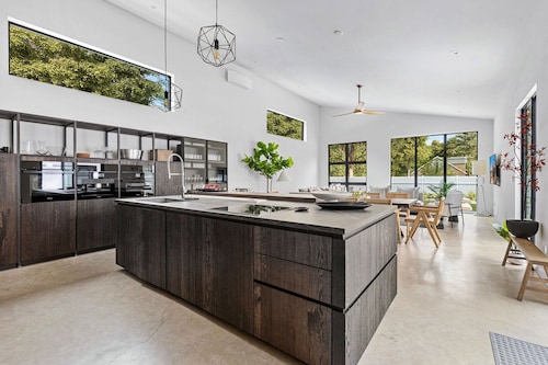 Juniper Presents: Fab Vacay Home with Pool, Walk to Lake Michigan Beach