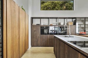 冰箱、微波炉、烤箱、炉灶