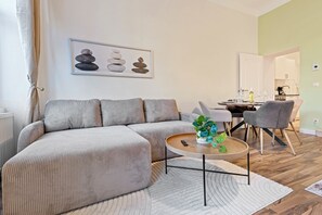 Comfort Apartment | Living area | Flat-screen TV - Cozy City Apartments (Vienna)