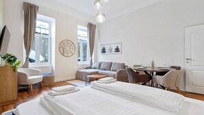 Leilighet – comfort | Oppholdsområde | Flatskjerm-TV