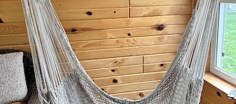Lakefront Beach Bungalow - Retreat & Relax - Kayaks, Fire pit, Tree Swings!
