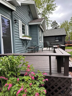 Terrace/patio - Lakefront Beach Bungalow -  Retreat & Relax - Kayaks, Fire pit, Tree Swings! (Moose Lake)