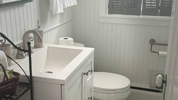 Ducha, toallas, jabón y champú