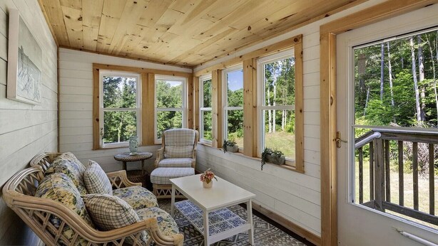 Smart TV, foosball, table tennis - 5 BDRM Dog Friendly, Lake Access Getaway w/Playground, Fire Pit & more (Louisa)