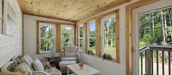 5 BDRM Dog Friendly, Lake Access Getaway w/Playground, Fire Pit & more