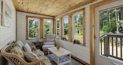5 BDRM Dog Friendly, Lake Access Getaway w/Playground, Fire Pit & more