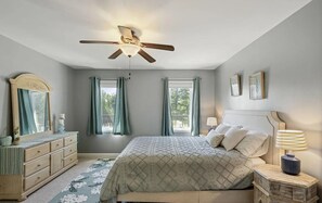 5 dormitorios, tabla de planchar con plancha, cuna de viaje