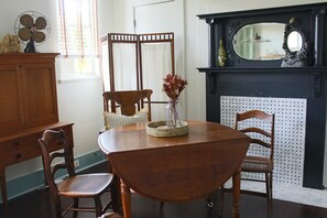 Dining - Sugarbush Victorian Bungalow in Historic Springfield (Jacksonville)