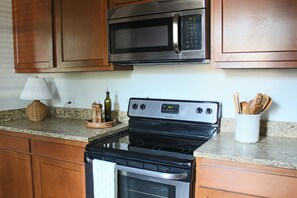 Private kitchen - Sugarbush Victorian Bungalow in Historic Springfield (Jacksonville)