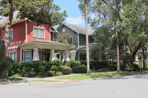 Exterior - Sugarbush Victorian Bungalow in Historic Springfield (Jacksonville)