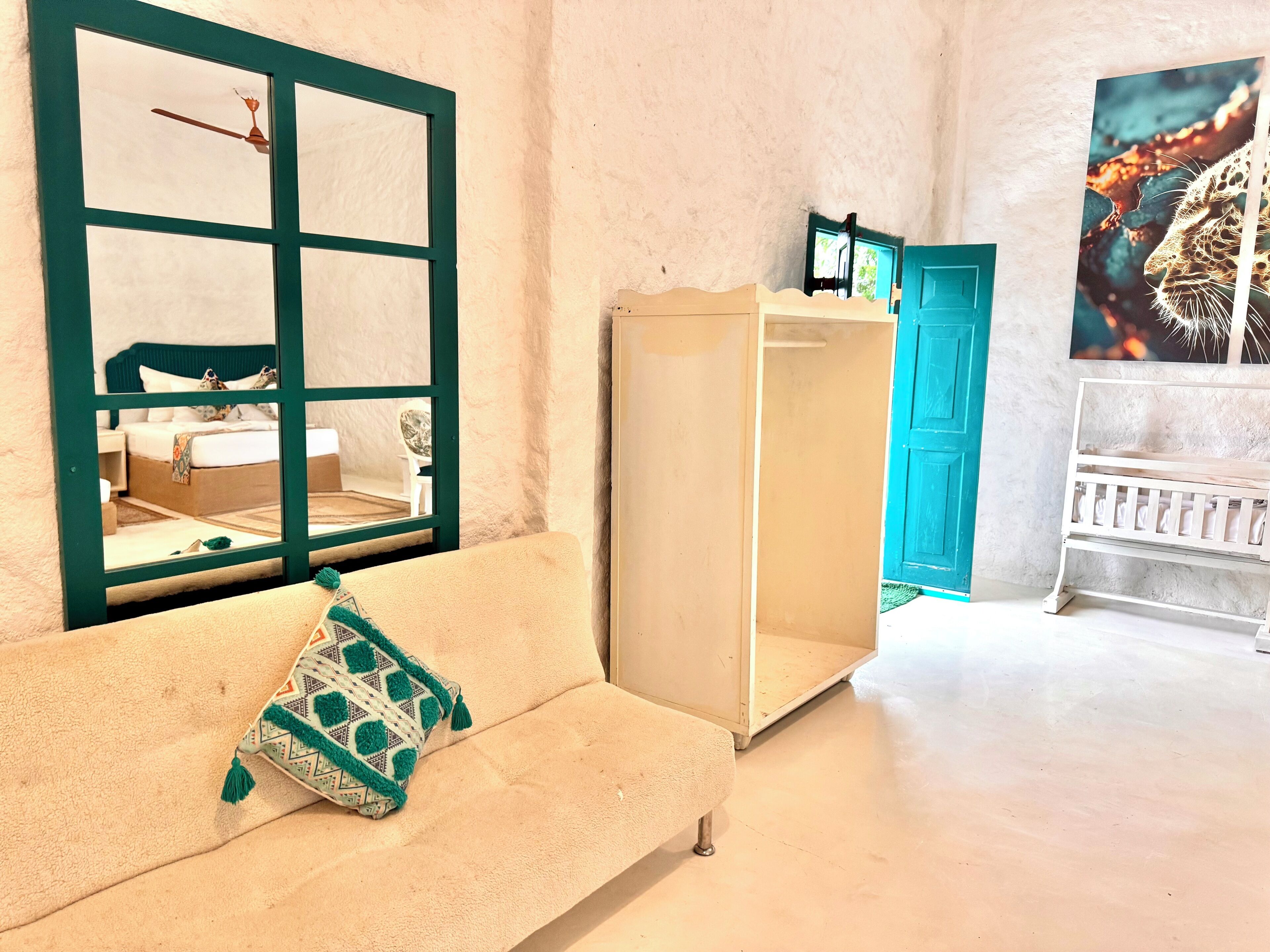 Suite – superior, balkong, utsikt mot innsjø | 1 soverom, skrivebord for bærbar PC og strykejern/-brett