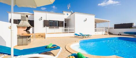 Een verwarmd zwembad