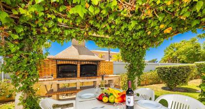 Villa Coute Real - Four Bedroom Villa, Sleeps 8