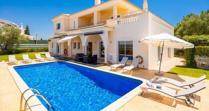 Villa Coute Real - Four Bedroom Villa, Sleeps 8