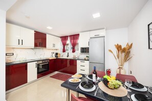 Fridge, microwave, oven, coffee/tea maker