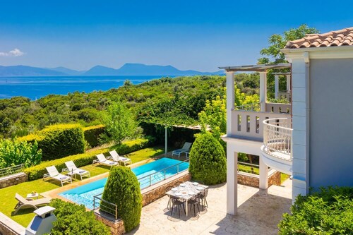 Villa Kyklamino - Three Bedroom Villa, Sleeps 6