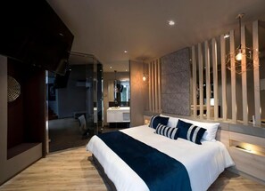 Suite – junior, fjellutsikt | Safe på rommet, blendingsgardiner og wi-fi (inkludert)