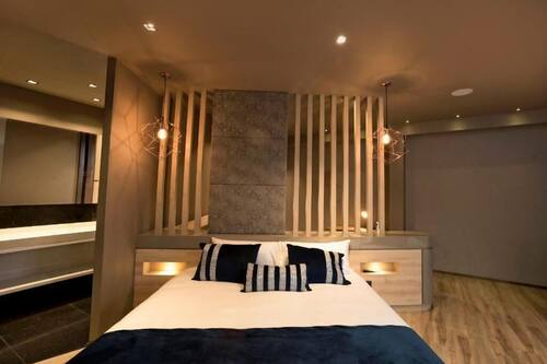 Suite junior, vistas a la montaña | Caja fuerte, cortinas opacas, wifi gratis