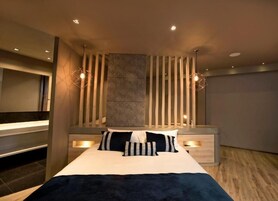 In-room safe, blackout curtains, free WiFi