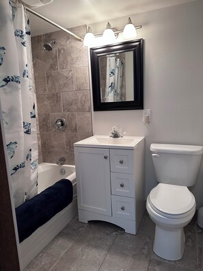 Toallas, jabón, papel de baño 