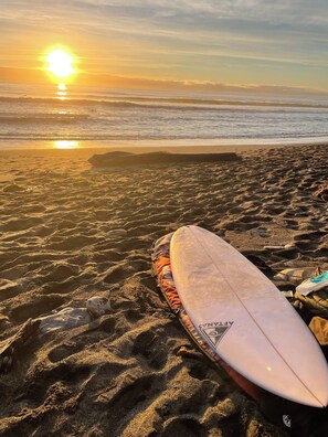 Playa en los alrededores y toallas de playa 