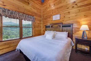 3 室のベッドルーム、デスク、WiFi (無料)、ベッドシーツ