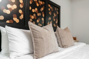 Desk, free WiFi - The Lincoln Boutique Motel- Upper Deluxe King #7 (Ellicottville)