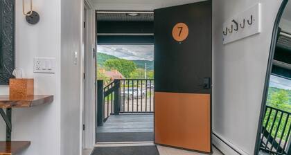The Lincoln Boutique Motel- Upper Deluxe King #7