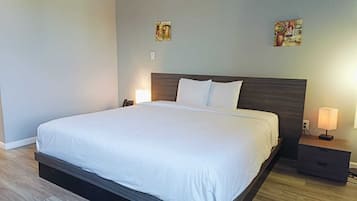Room, 1 King Bed, Non Smoking | Desk, free WiFi, bed sheets