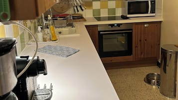 Microondas, horno y lavavajillas