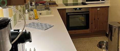 Microondas, horno y lavavajillas