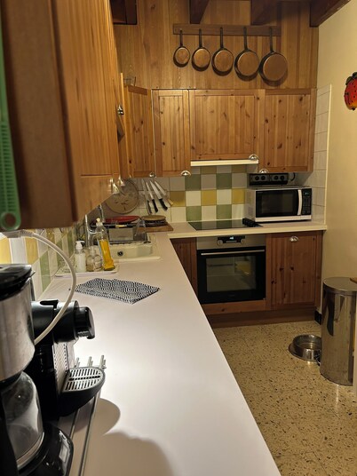 Chalet Tuilerie sleeps 16 - 15 minutes ski station - great year round retreat