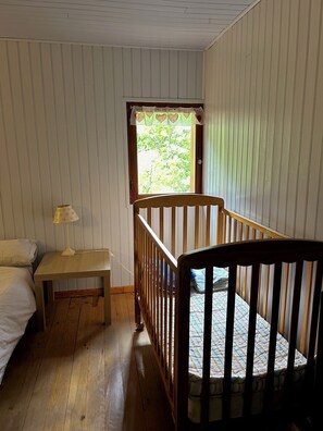 6 bedrooms, iron/ironing board, WiFi, bed sheets