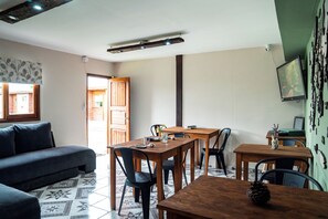 TV - Oliva Hosteria y Apart (El Calafate)