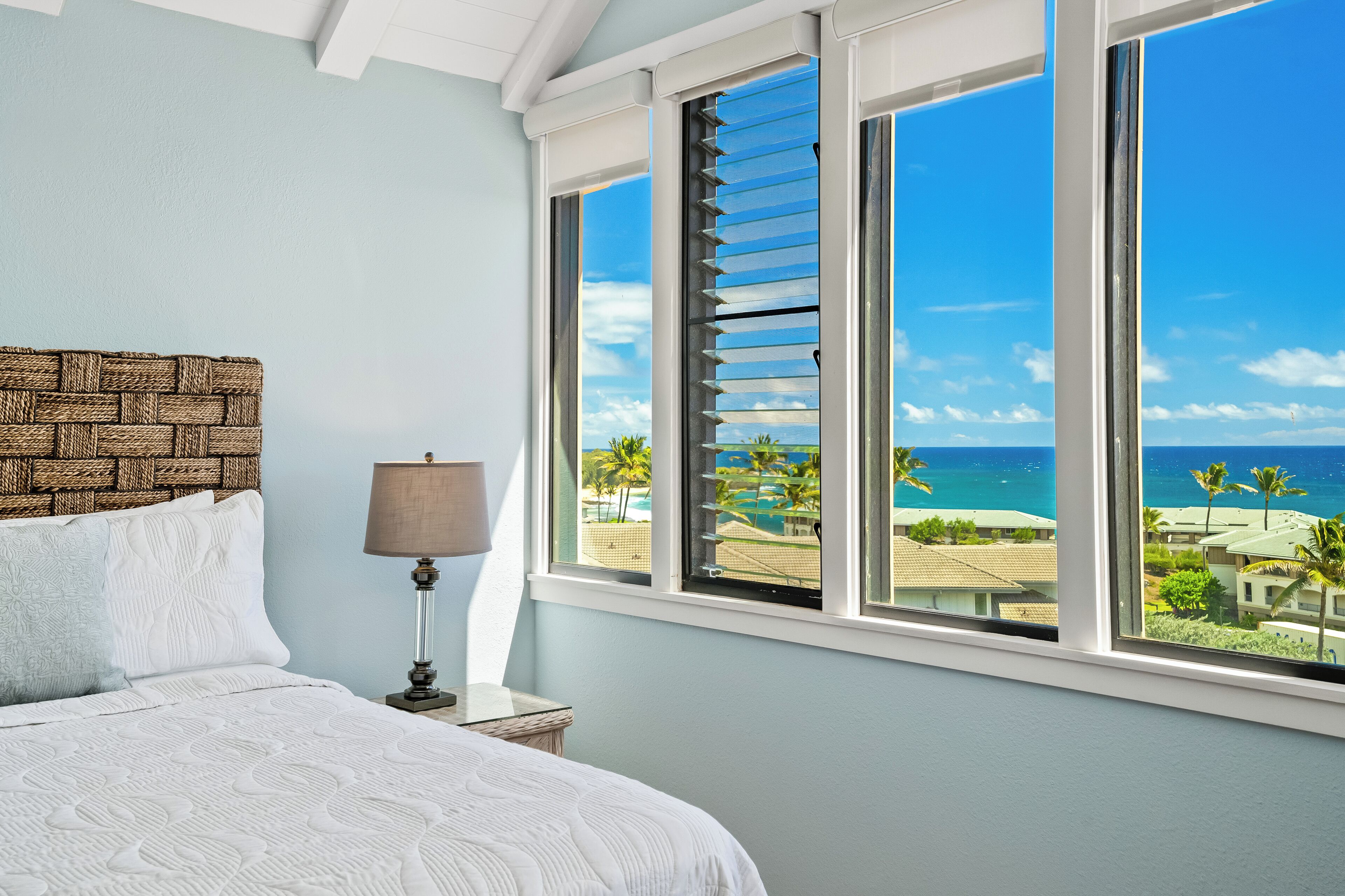 New! Bright, Airy 2BR Split-Level Condo w/Spacious Layout & Stunning Ocean Views - Photo 5