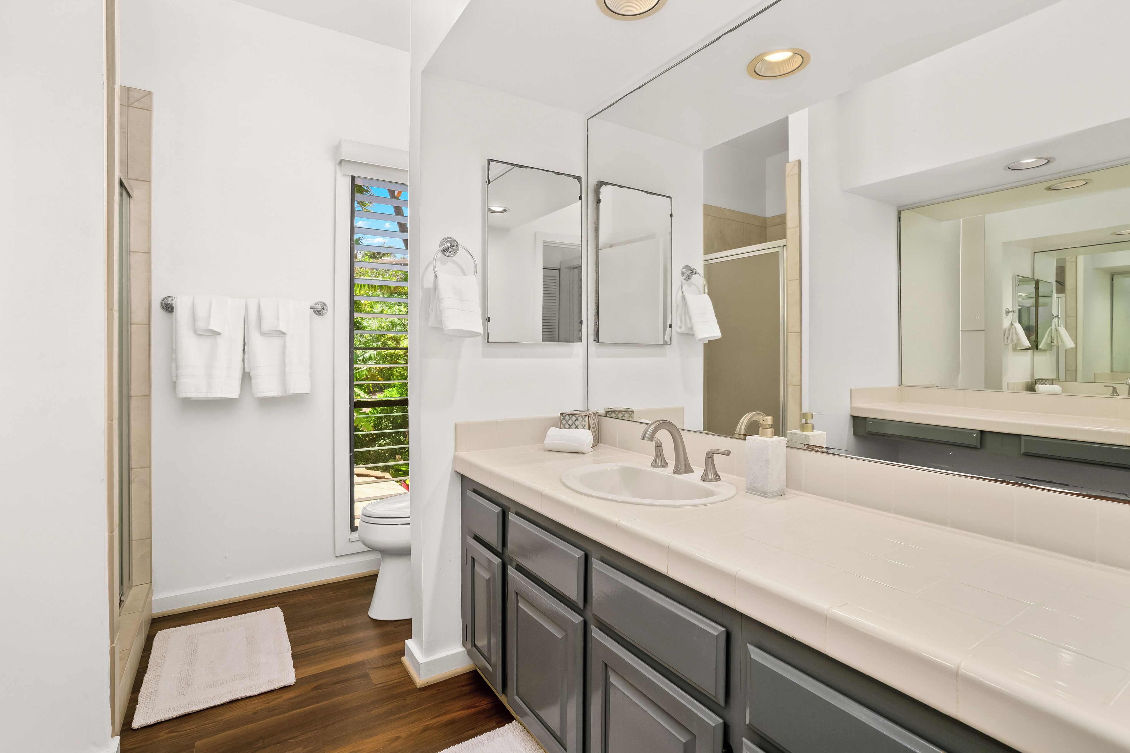 New! Bright, Airy 2BR Split-Level Condo w/Spacious Layout & Stunning Ocean Views - Photo 26